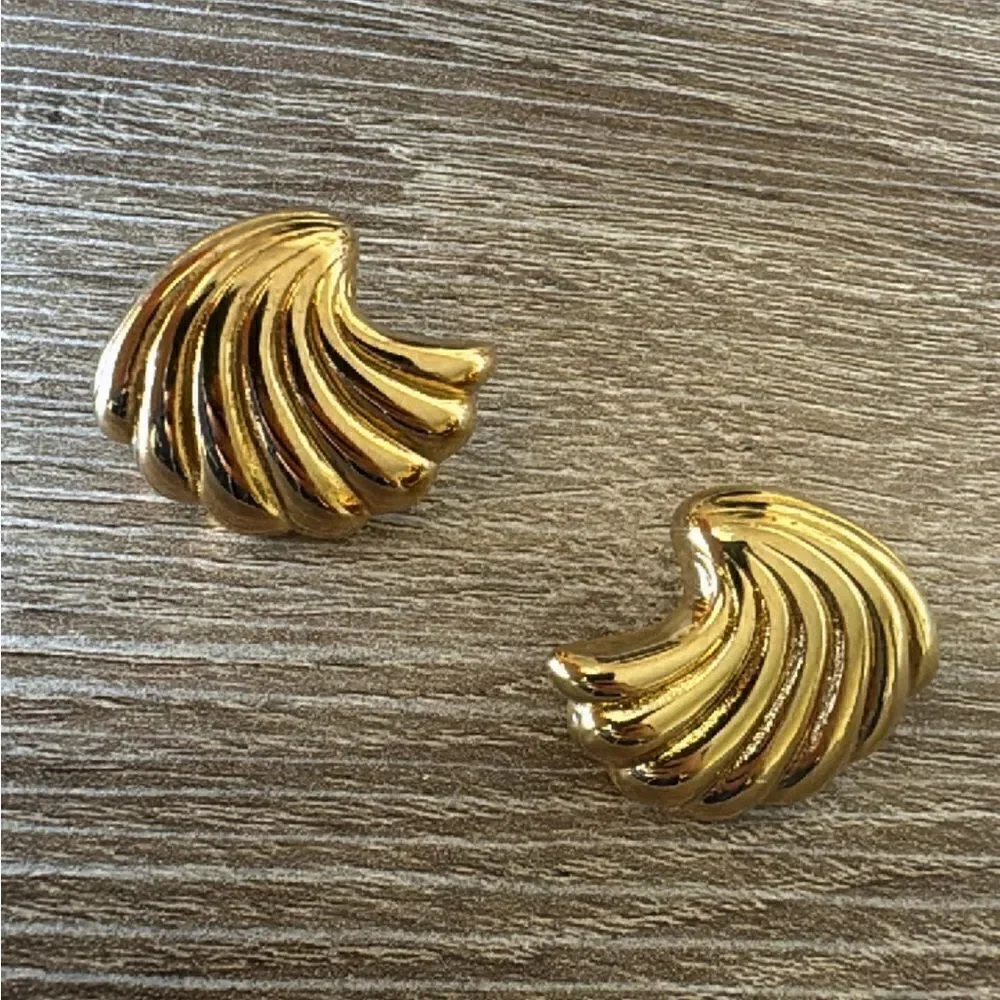 Vintage style stud earrings A849